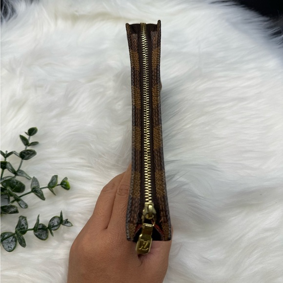 Louis Vuitton Bucket Pouch PM DE - Picture 5 of 15